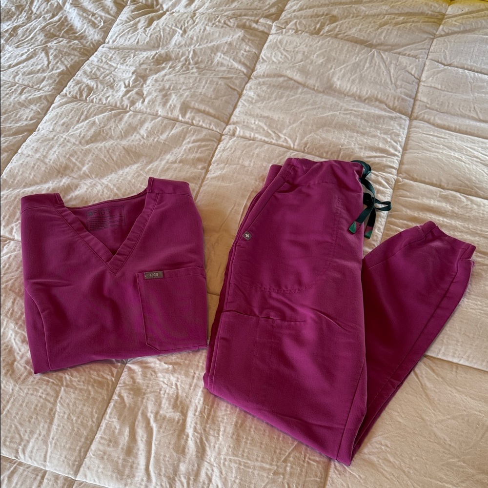 Figs Magenta Scrub Set